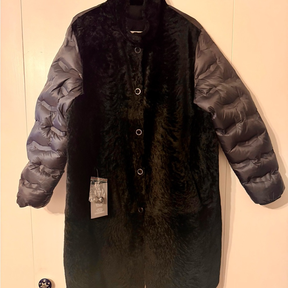 HYDE FUR & SHEARLING CO.
Size 46 Black with tags